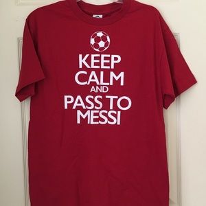 Keep Calm Pass to Messi Men’s M red T-shirt NEW